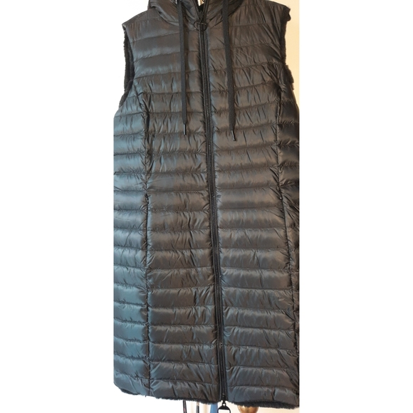 DONNA KARAN REVERSIBLE LONG HOODED PUFFER VEST WITH FAUX FUR - Picture 9 of 10